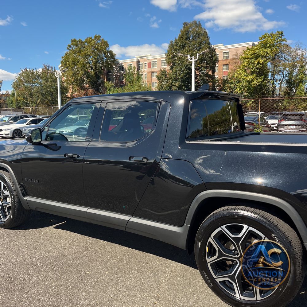 2025 Rivian R1T Adventure Dual-Motor