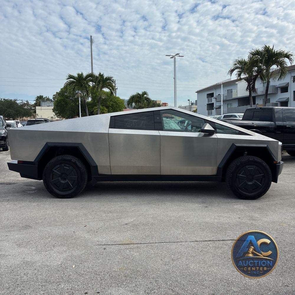 2025 Tesla Cybertruck