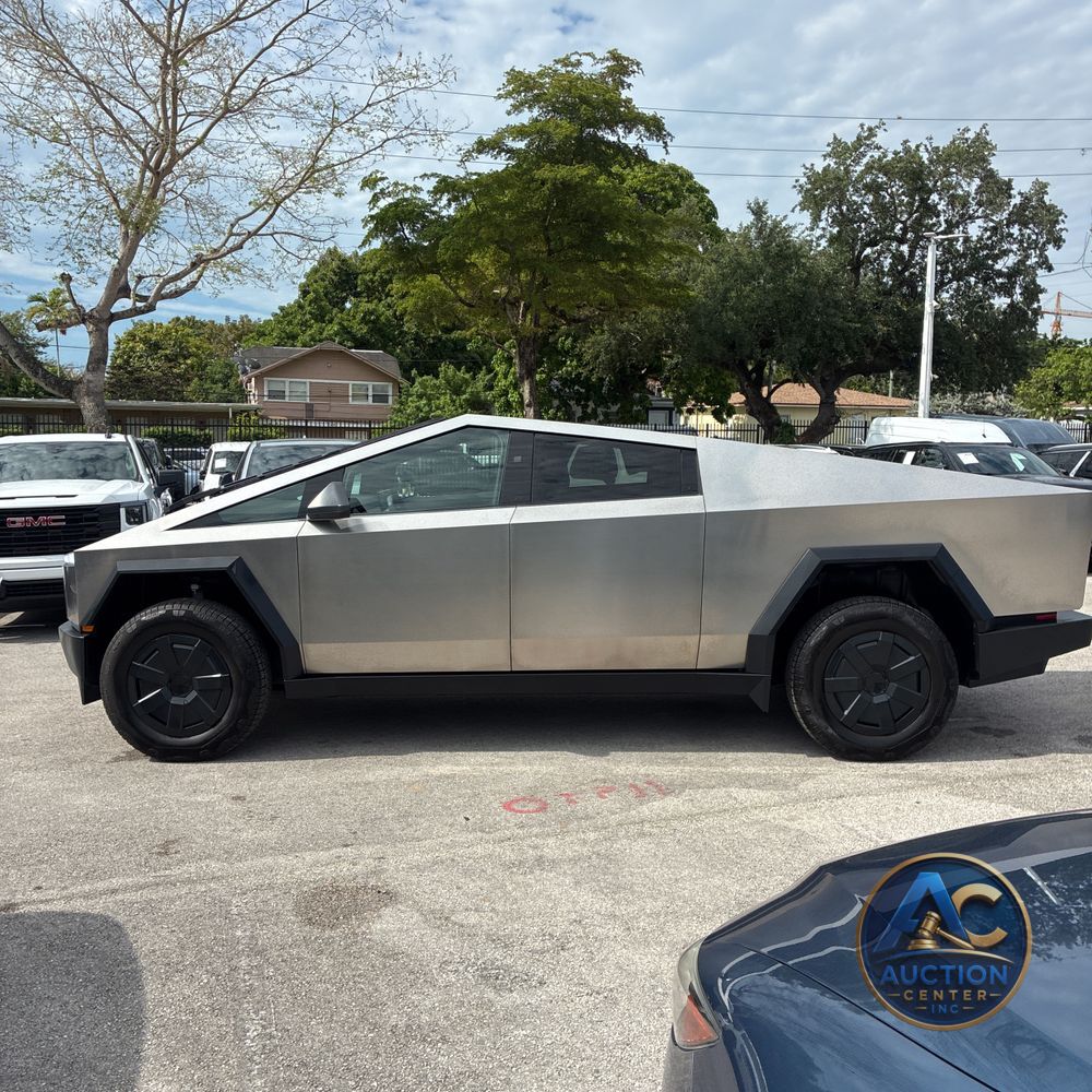2025 Tesla Cybertruck