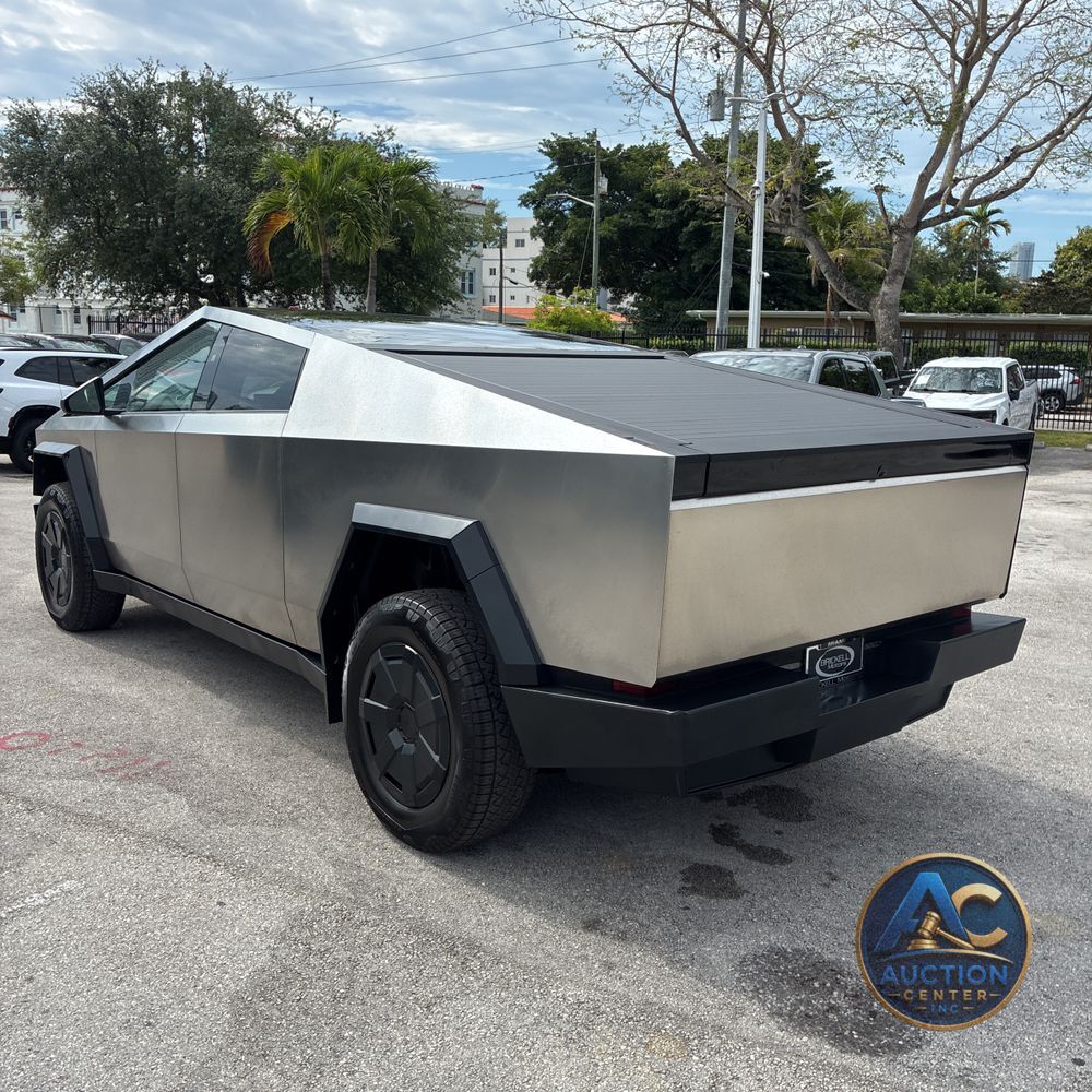2025 Tesla Cybertruck