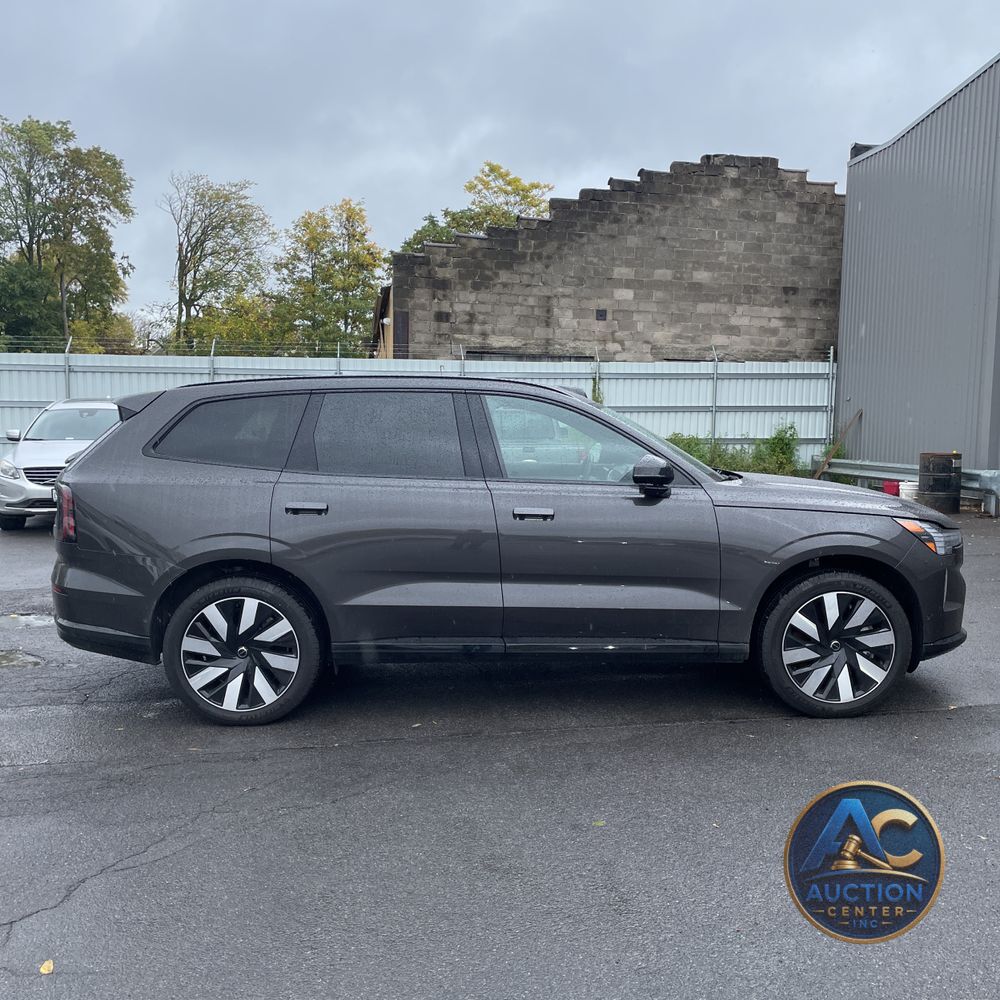 2025 Volvo EX90 Plus