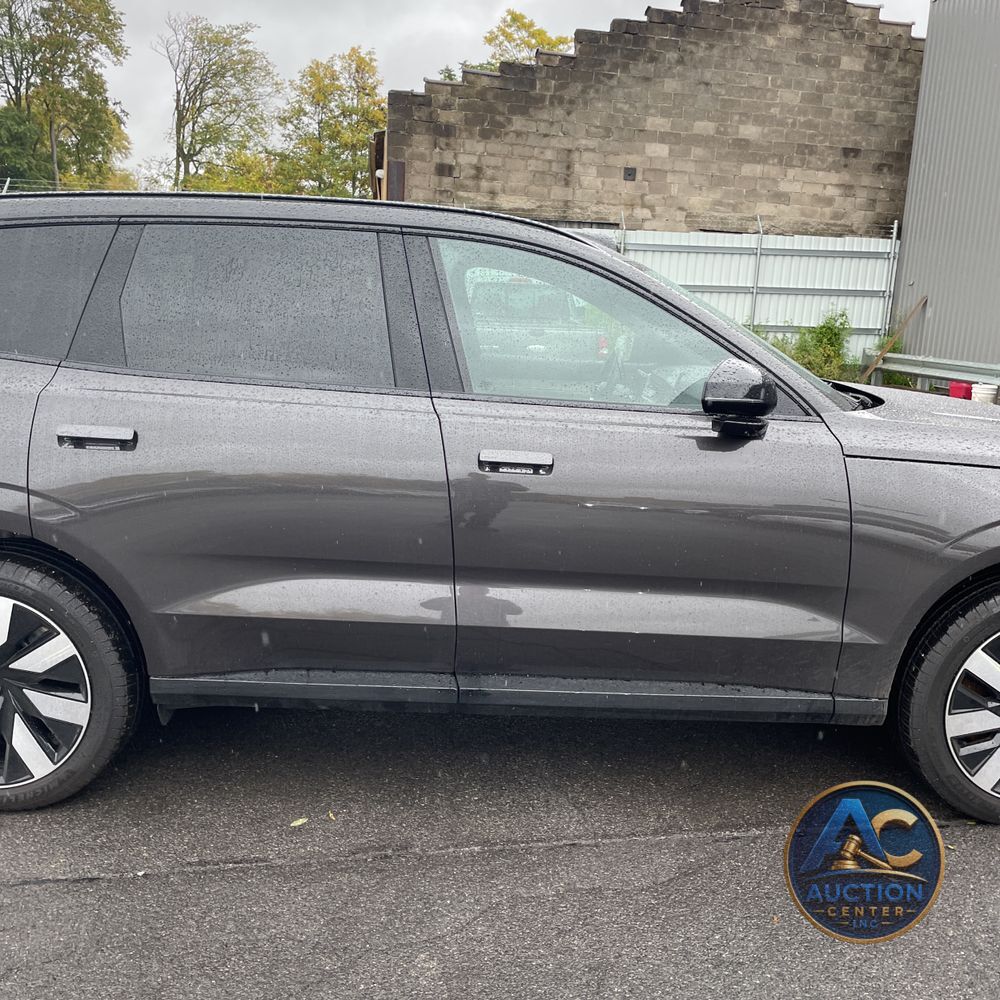 2025 Volvo EX90 Plus