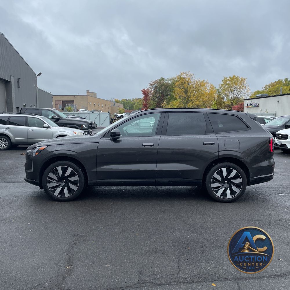 2025 Volvo EX90 Plus