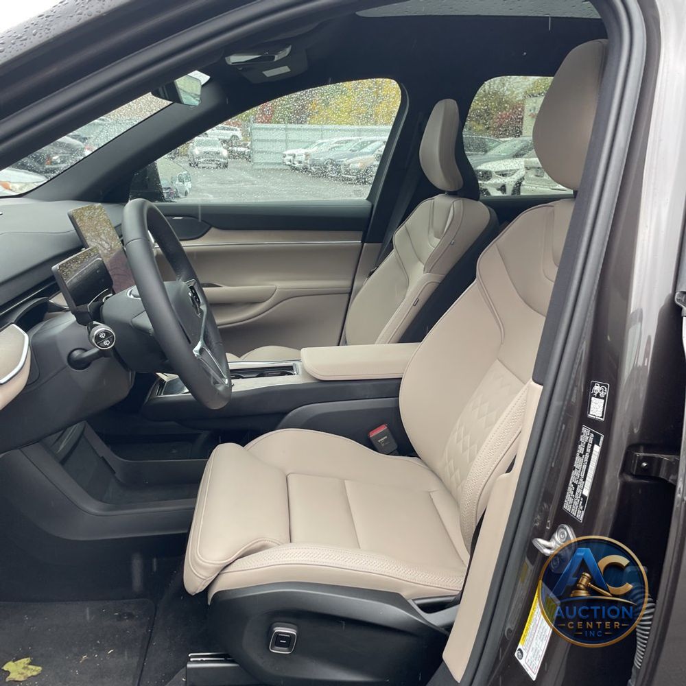 2025 Volvo EX90 Plus