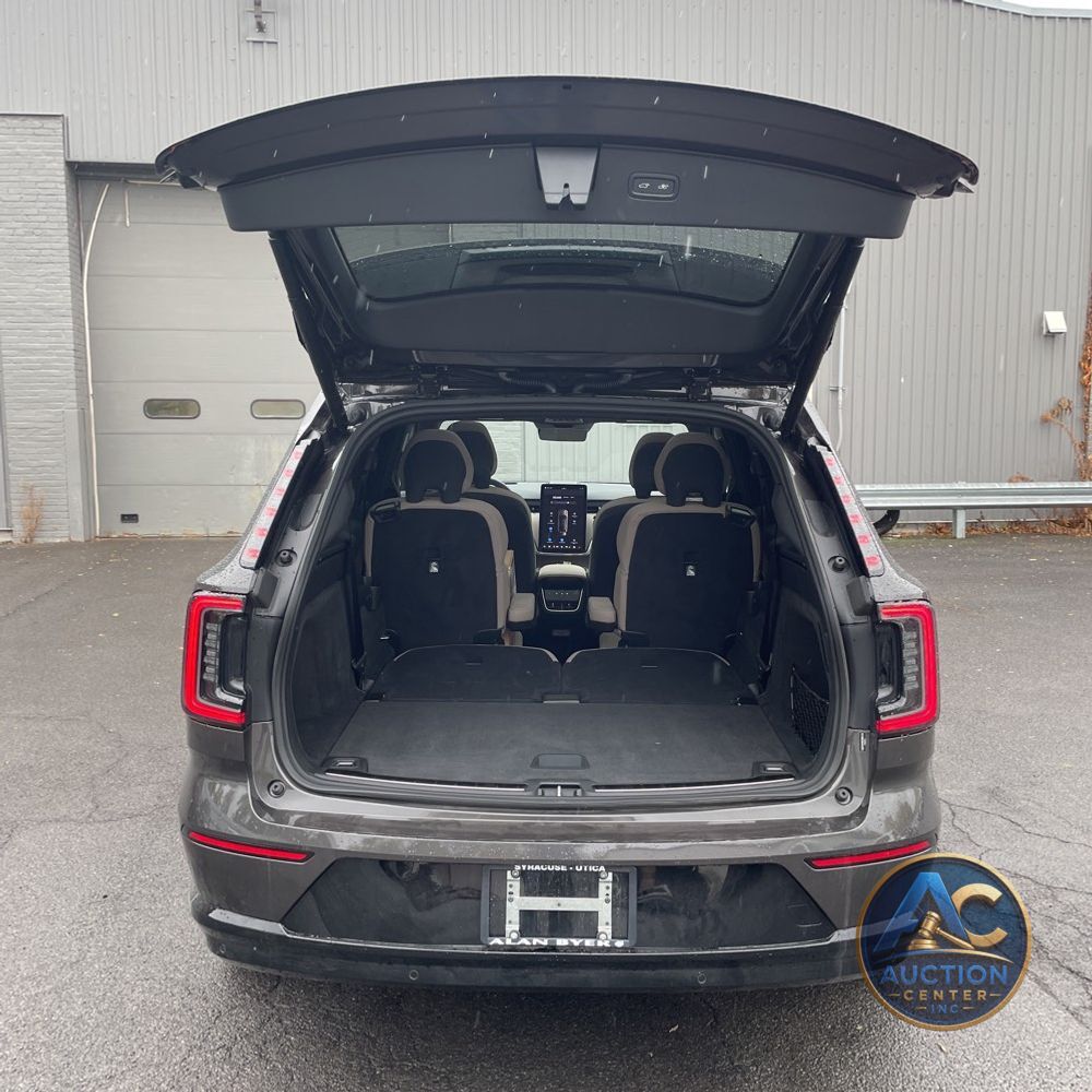 2025 Volvo EX90 Plus