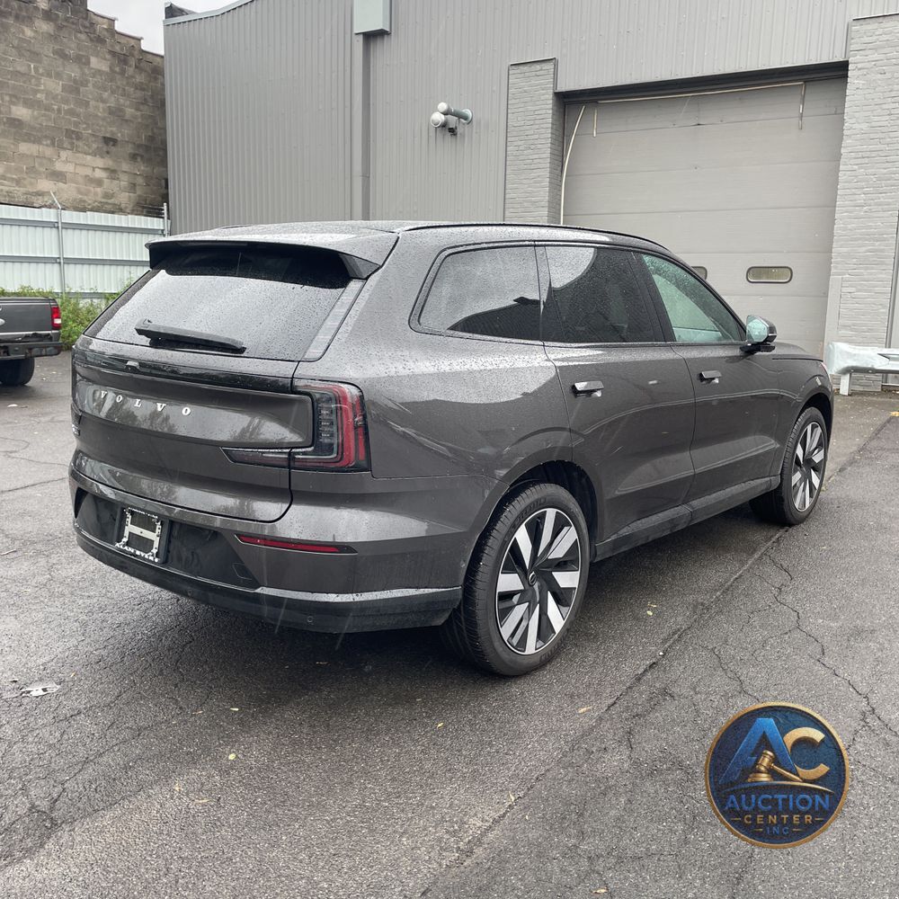 2025 Volvo EX90 Plus