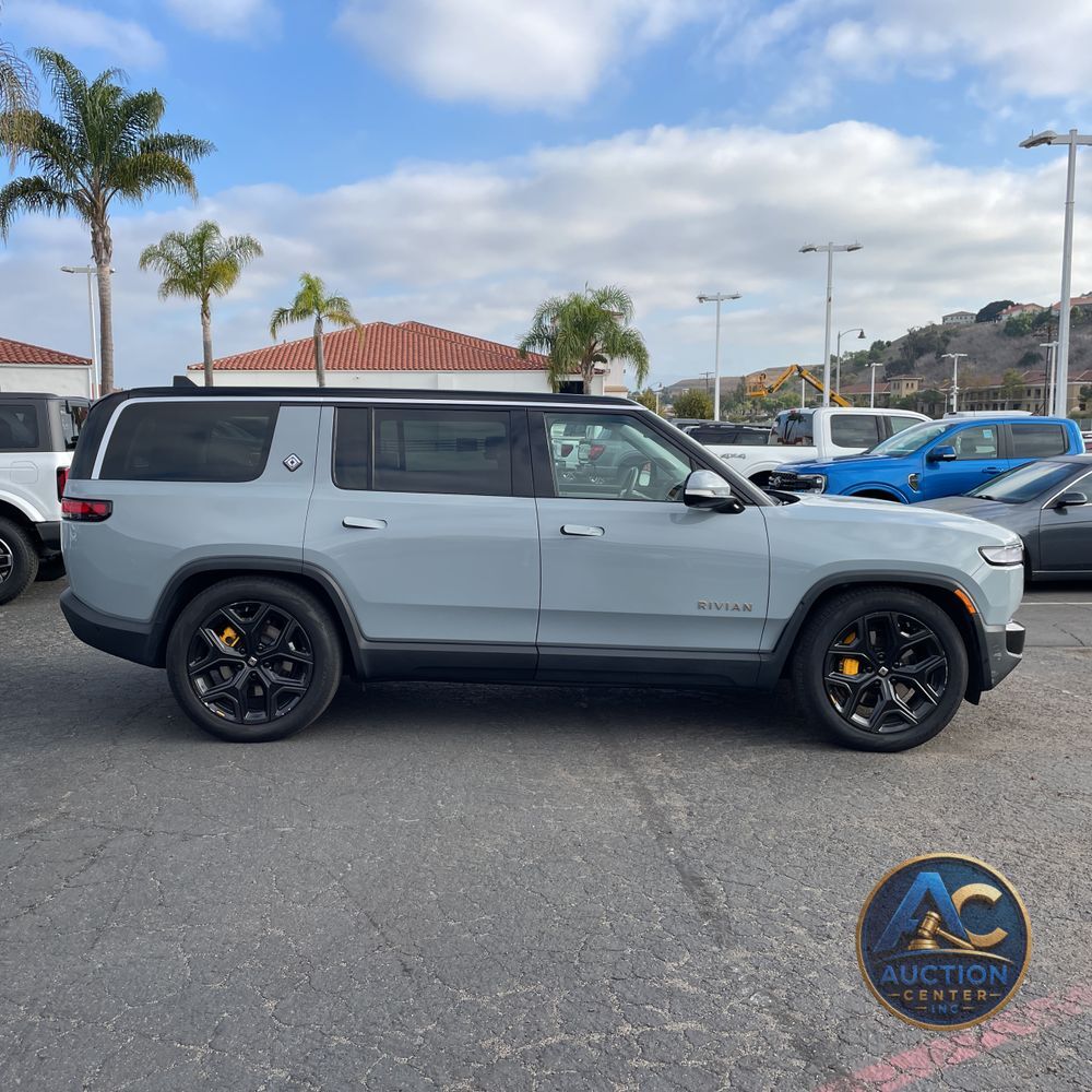 2023 Rivian R1S Adventure Quad-Motor