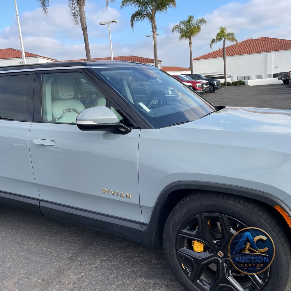 2023 Rivian R1S Adventure Quad-Motor