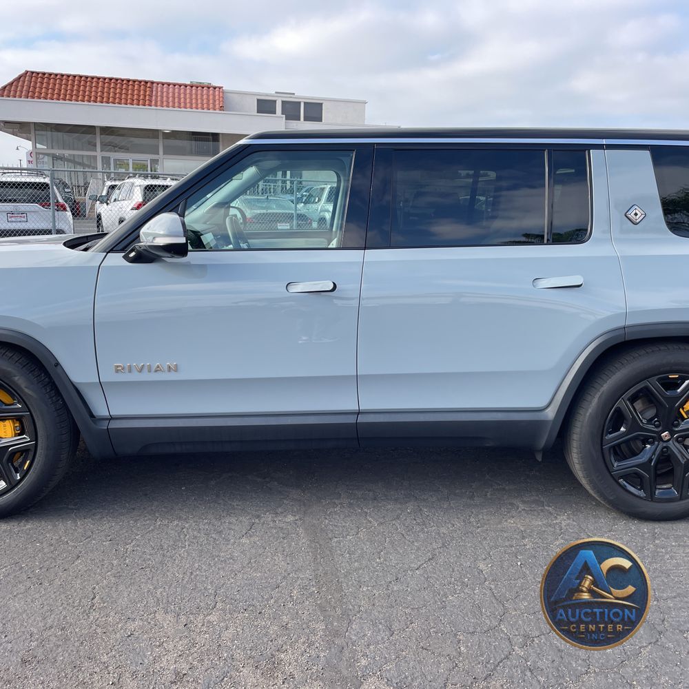 2023 Rivian R1S Adventure Quad-Motor