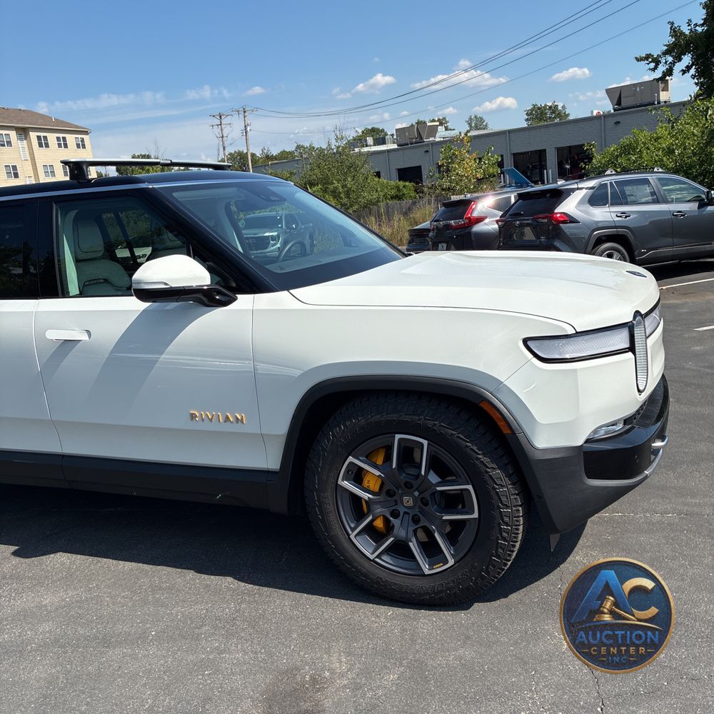 2023 Rivian R1S Adventure Quad-Motor