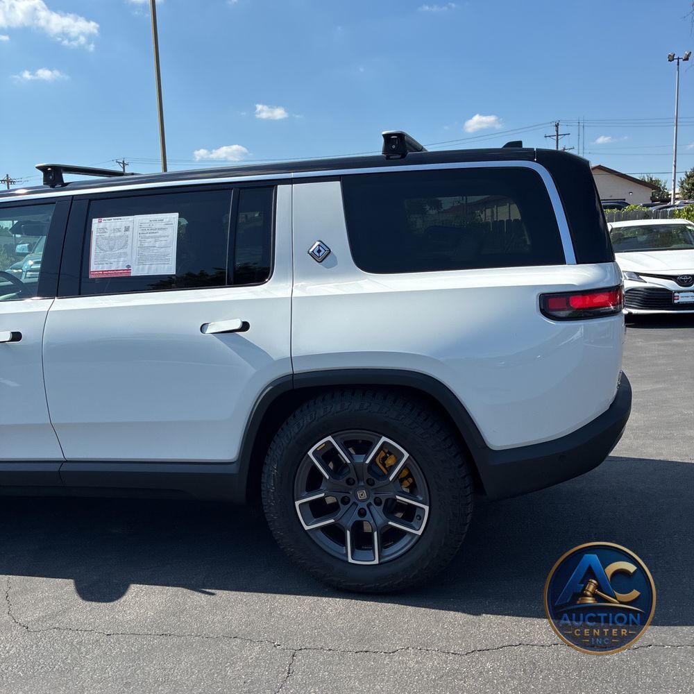 2023 Rivian R1S Adventure Quad-Motor