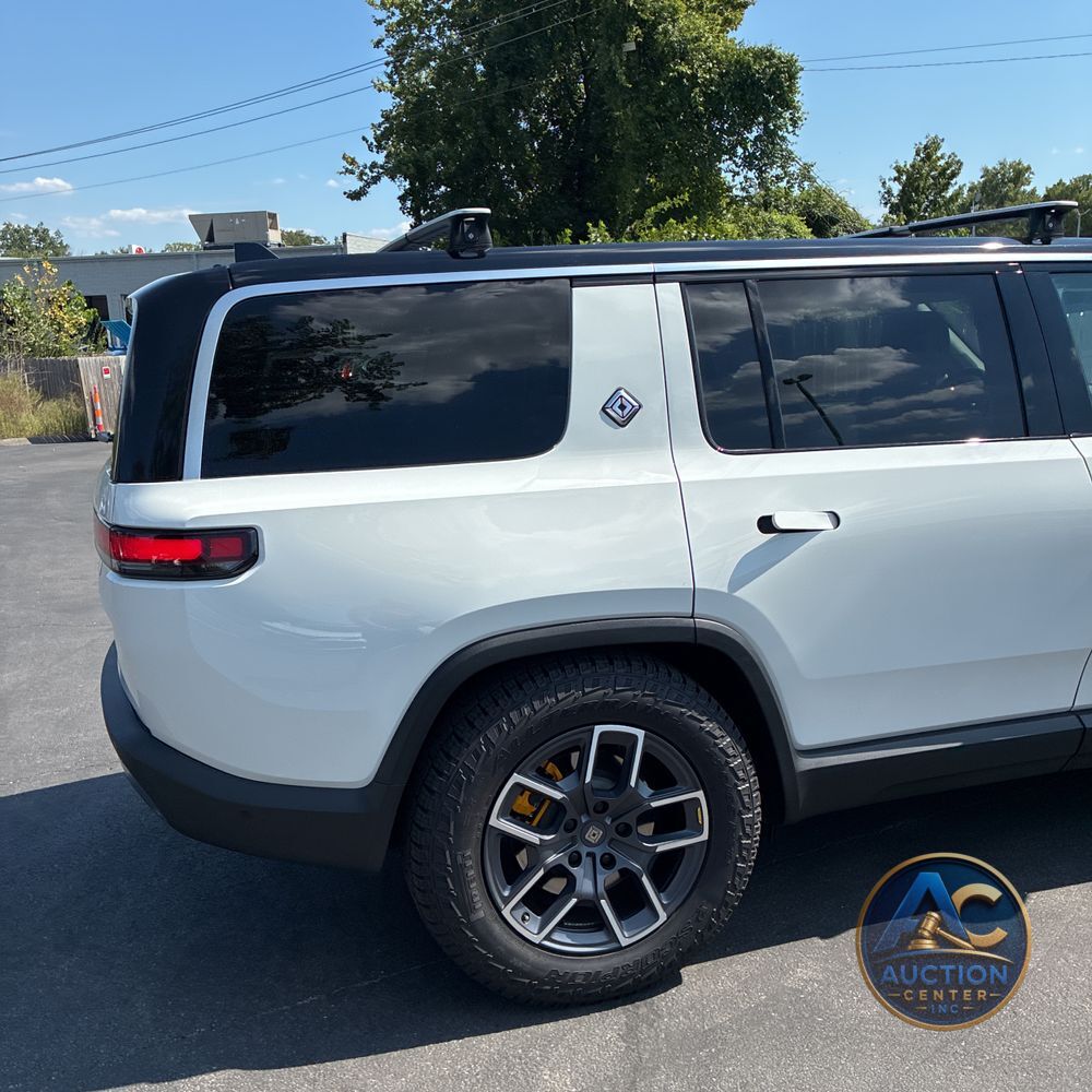 2023 Rivian R1S Adventure Quad-Motor