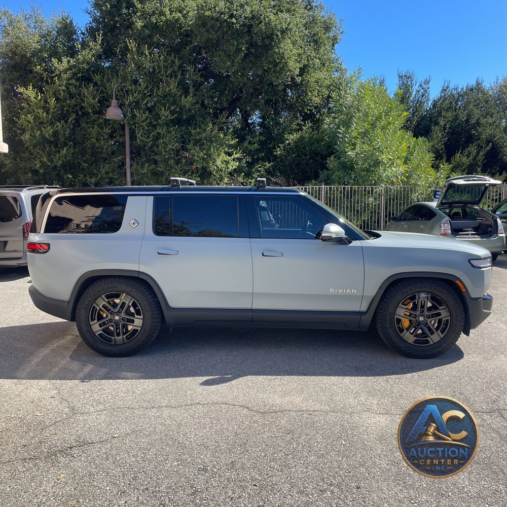 2023 Rivian R1S Adventure Quad-Motor