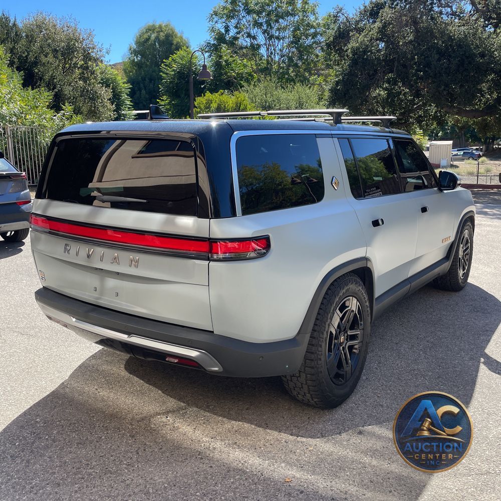 2023 Rivian R1S Adventure Quad-Motor