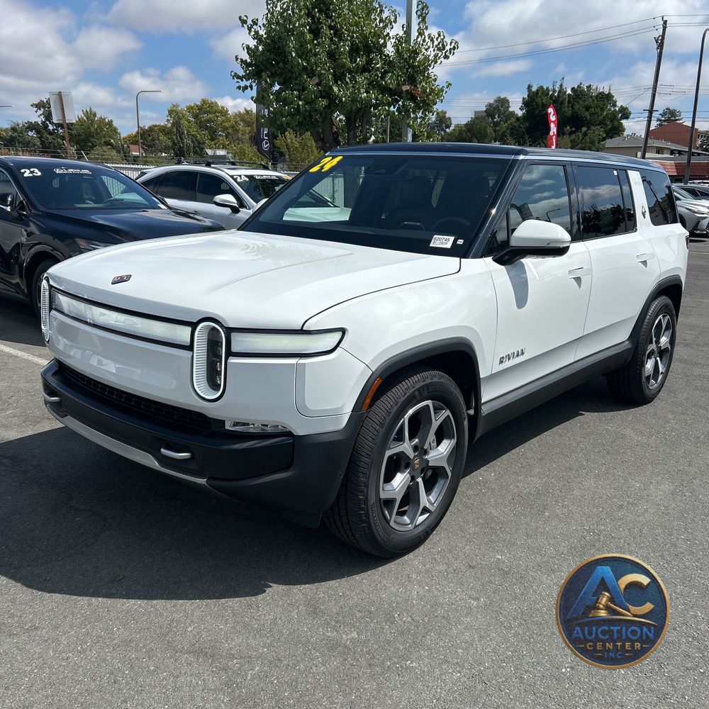 2024 Rivian R1S Adventure Dual-Motor