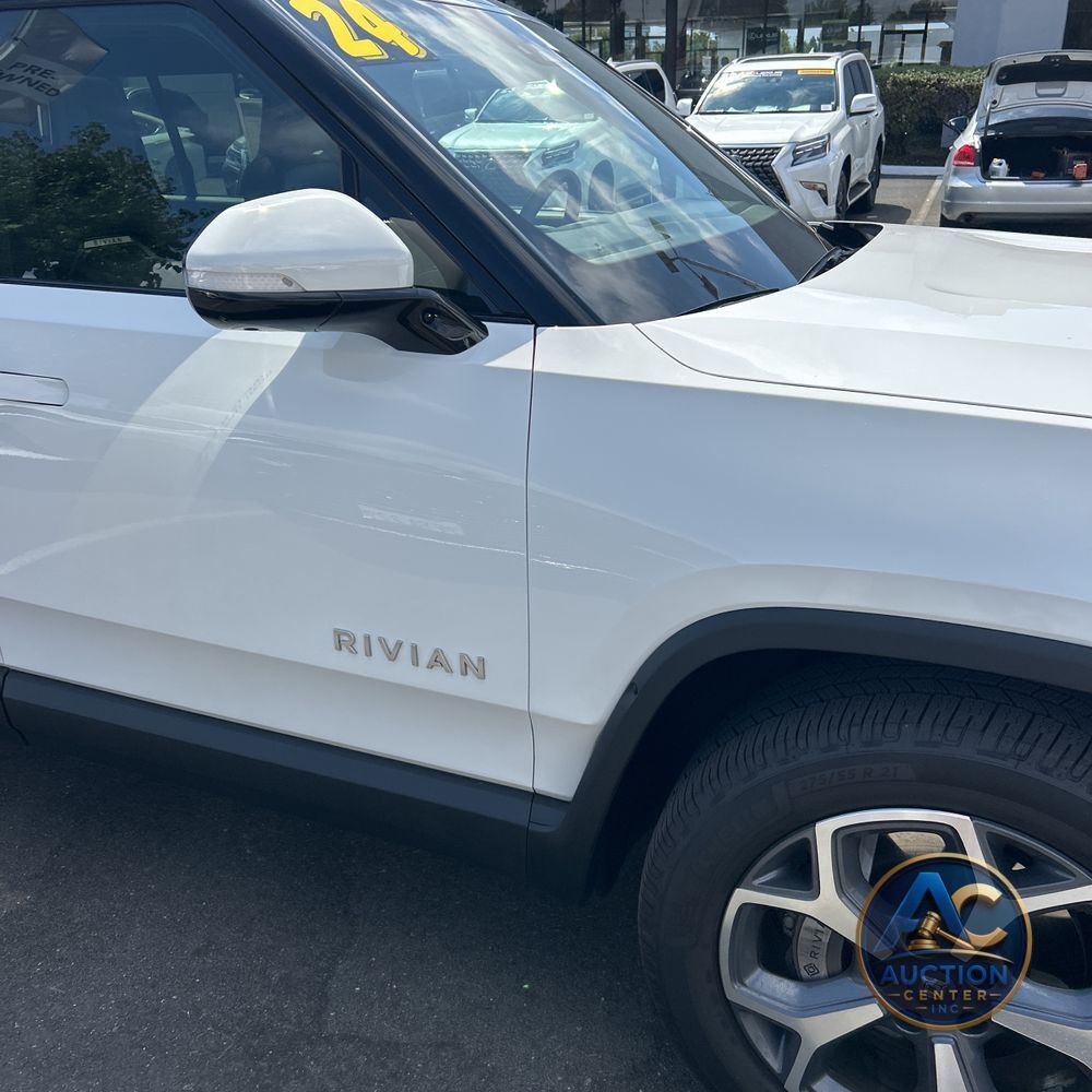 2024 Rivian R1S Adventure Dual-Motor