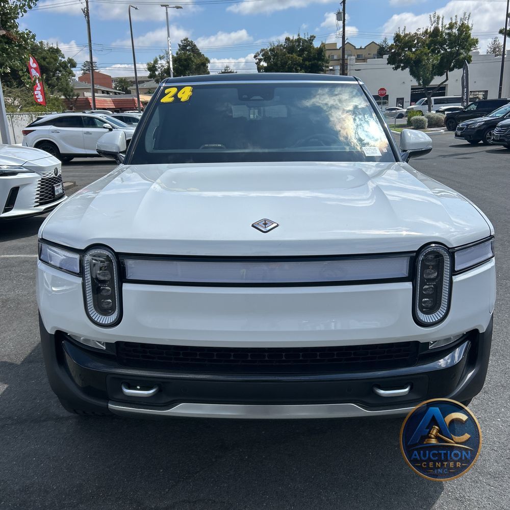 2024 Rivian R1S Adventure Dual-Motor
