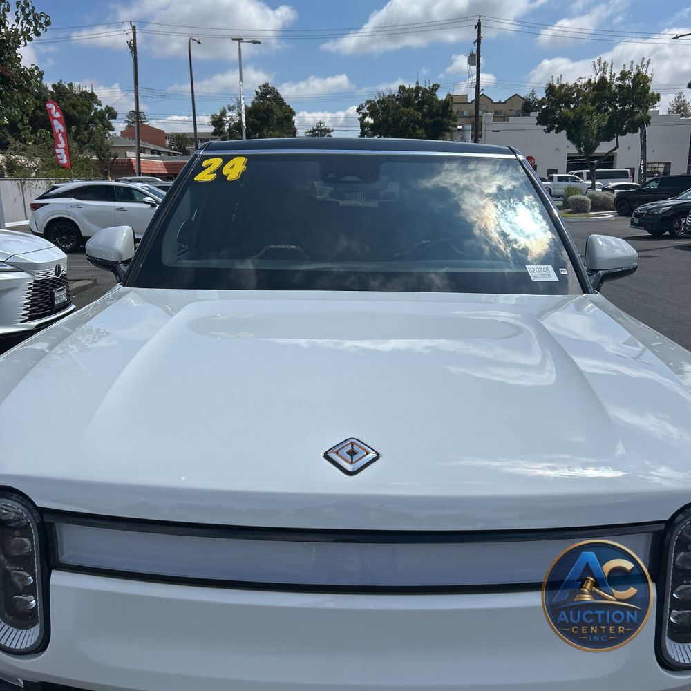 2024 Rivian R1S Adventure Dual-Motor