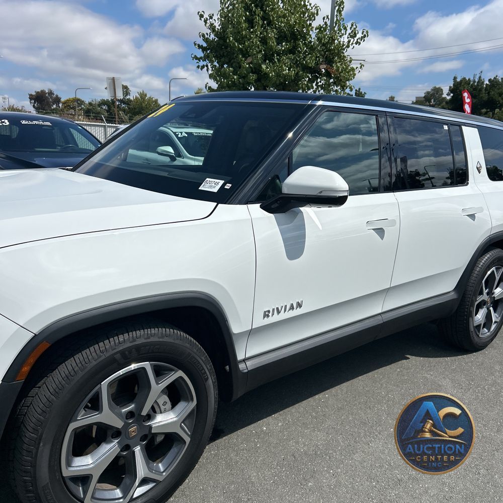 2024 Rivian R1S Adventure Dual-Motor