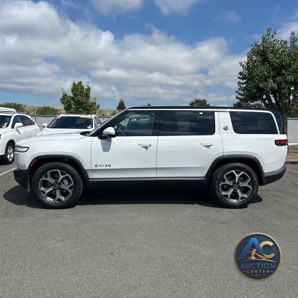 2024 Rivian R1S Adventure Dual-Motor