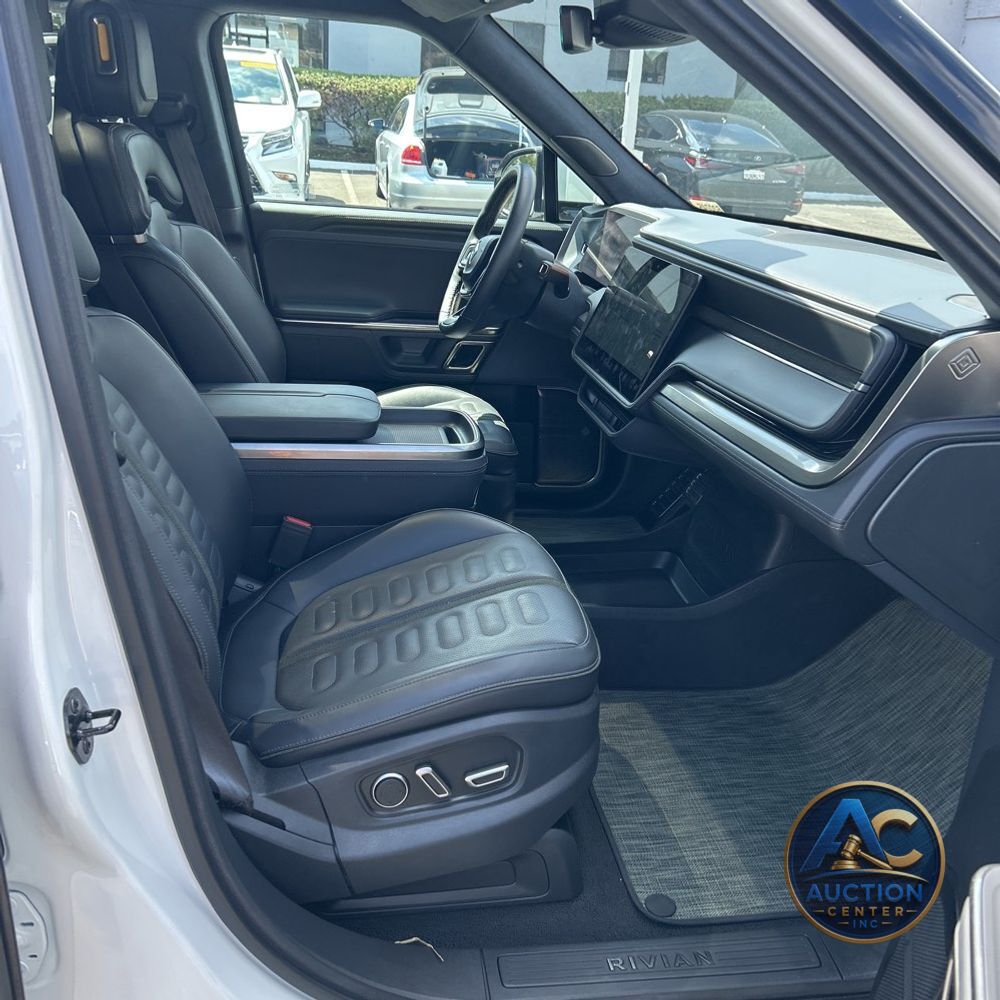 2024 Rivian R1S Adventure Dual-Motor