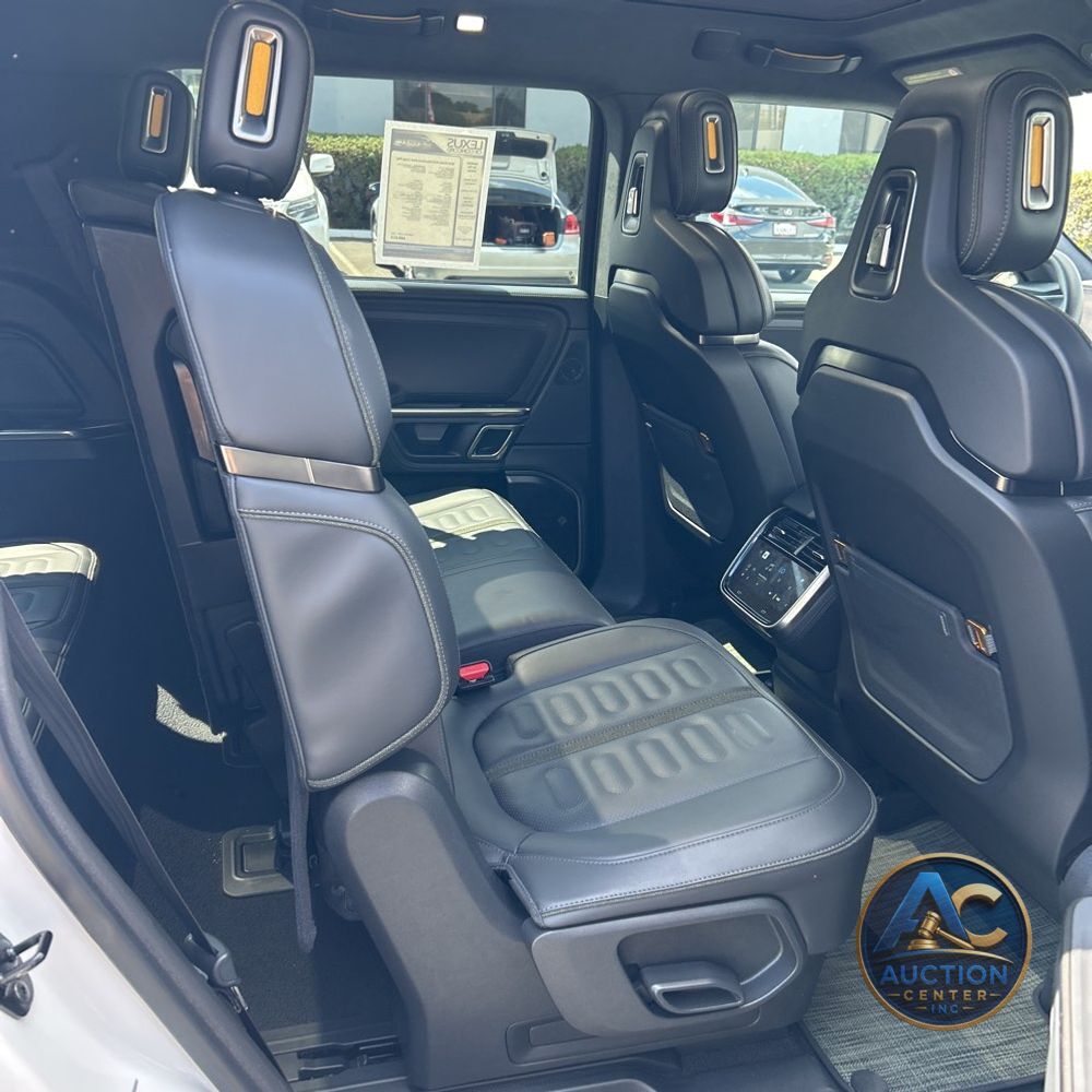 2024 Rivian R1S Adventure Dual-Motor