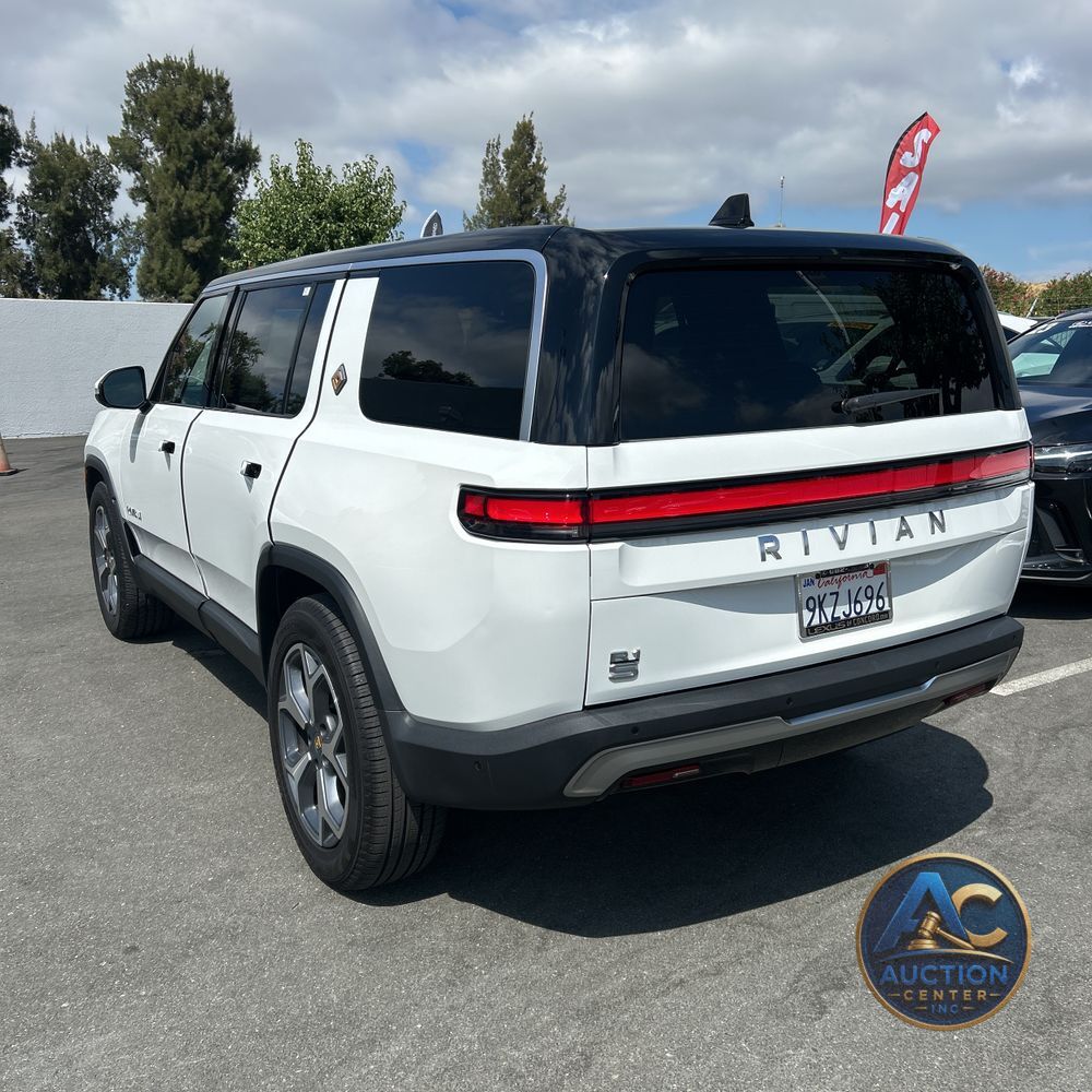 2024 Rivian R1S Adventure Dual-Motor