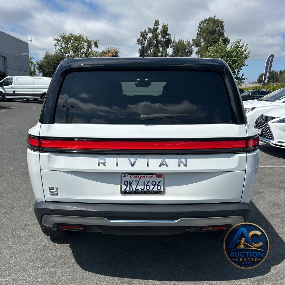 2024 Rivian R1S Adventure Dual-Motor
