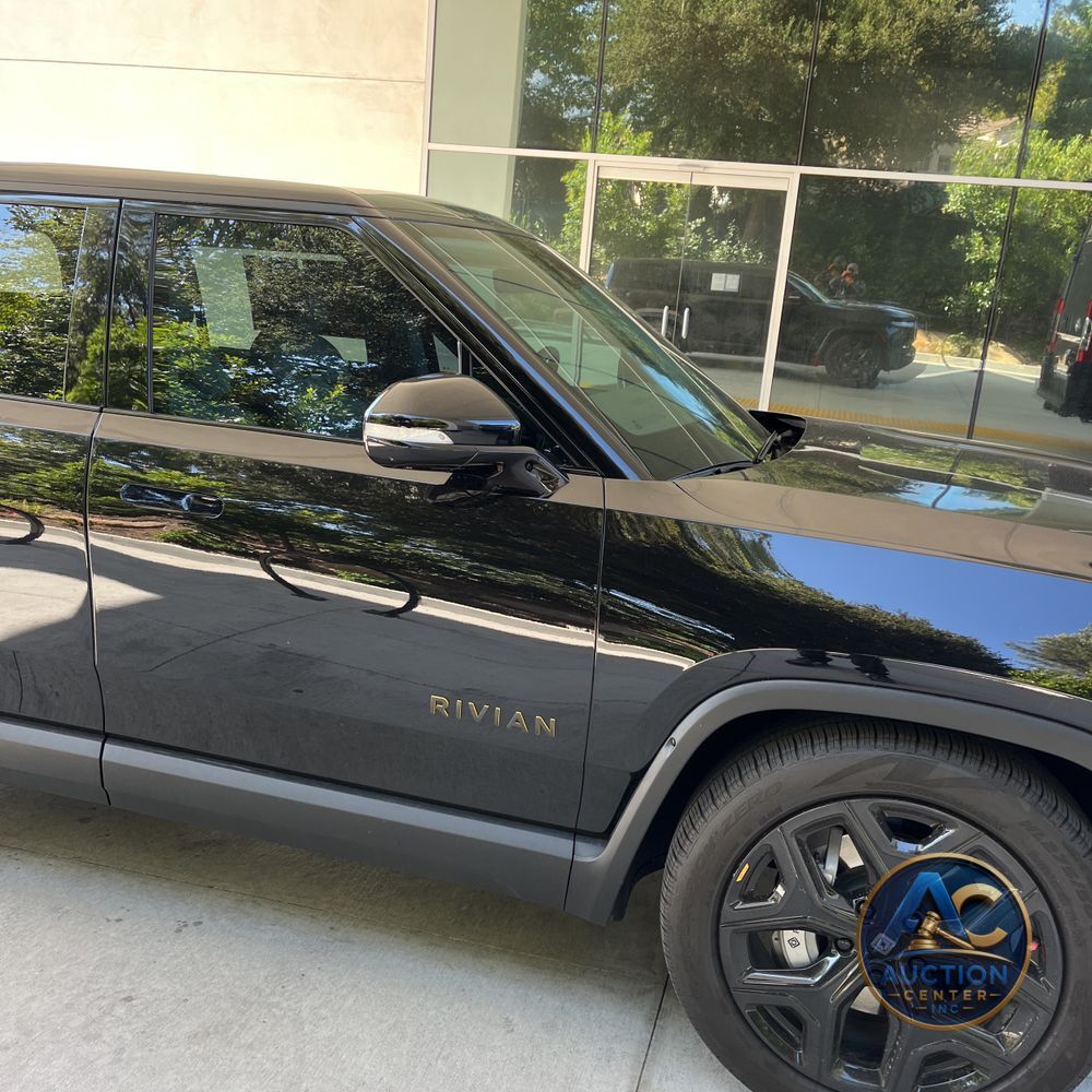 2024 Rivian R1S Adventure Dual-Motor