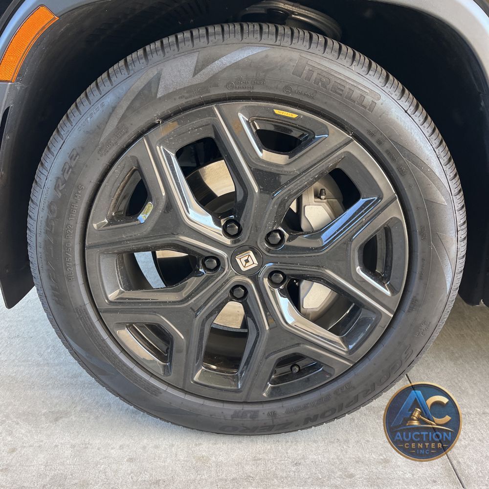 2024 Rivian R1S Adventure Dual-Motor