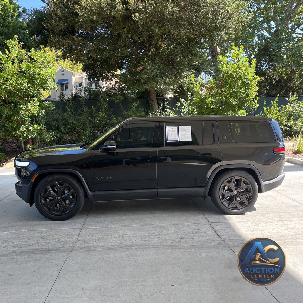2024 Rivian R1S Adventure Dual-Motor