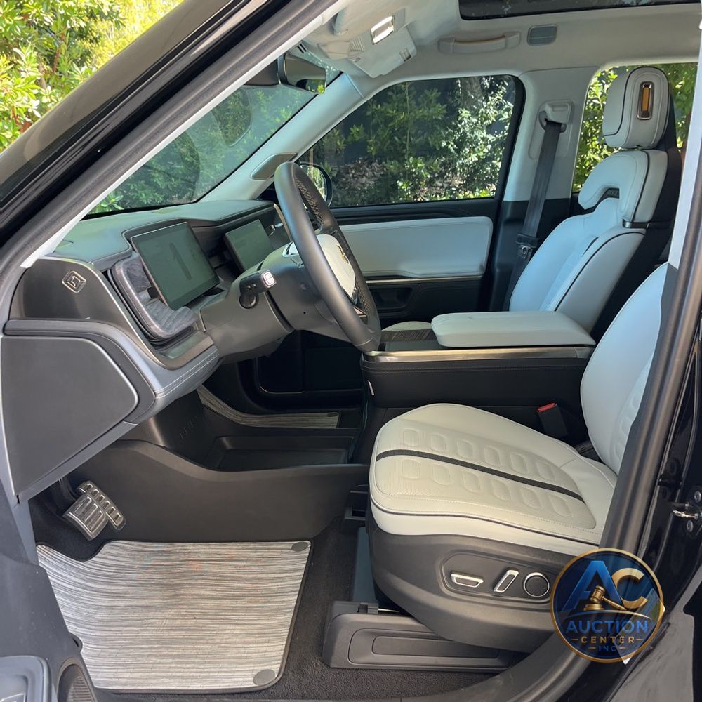 2024 Rivian R1S Adventure Dual-Motor