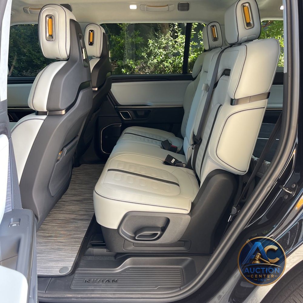 2024 Rivian R1S Adventure Dual-Motor