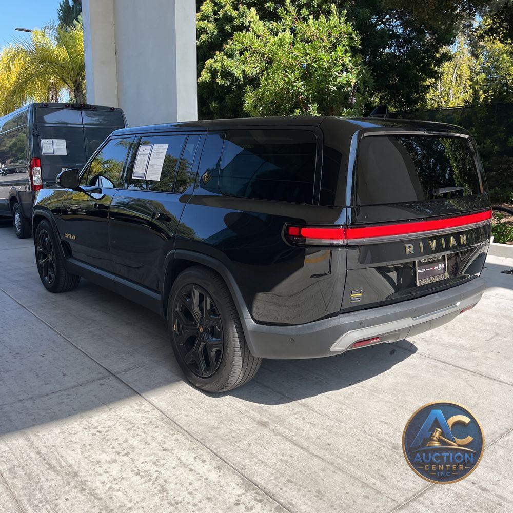 2024 Rivian R1S Adventure Dual-Motor