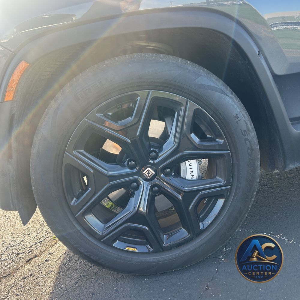 2024 Rivian R1S Adventure Dual-Motor