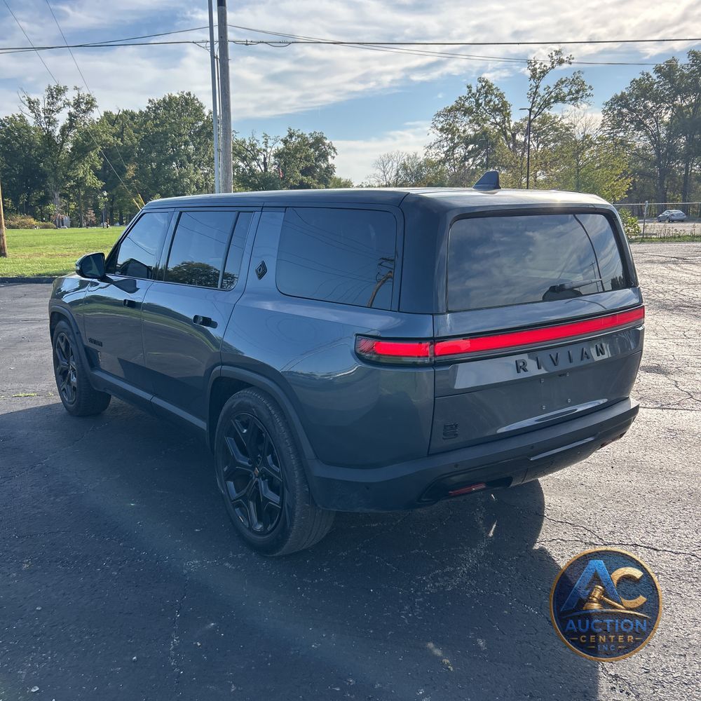 2024 Rivian R1S Adventure Dual-Motor