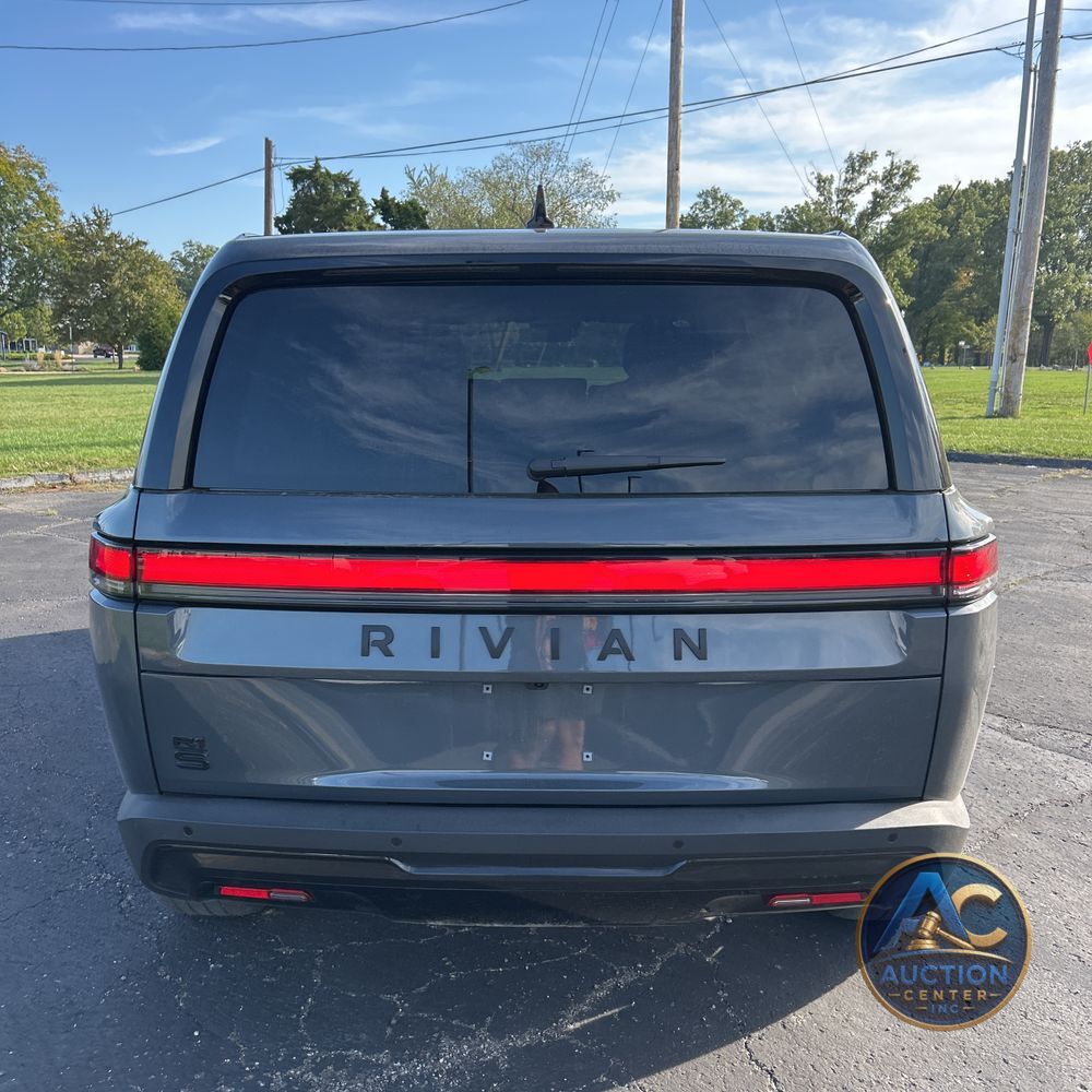 2024 Rivian R1S Adventure Dual-Motor