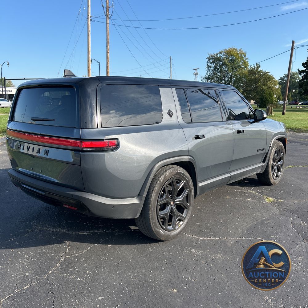 2024 Rivian R1S Adventure Dual-Motor