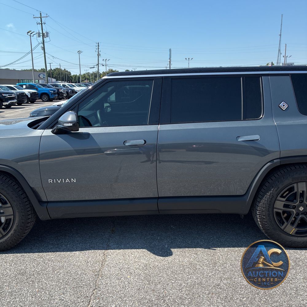 2025 Rivian R1S Adventure Dual-Motor