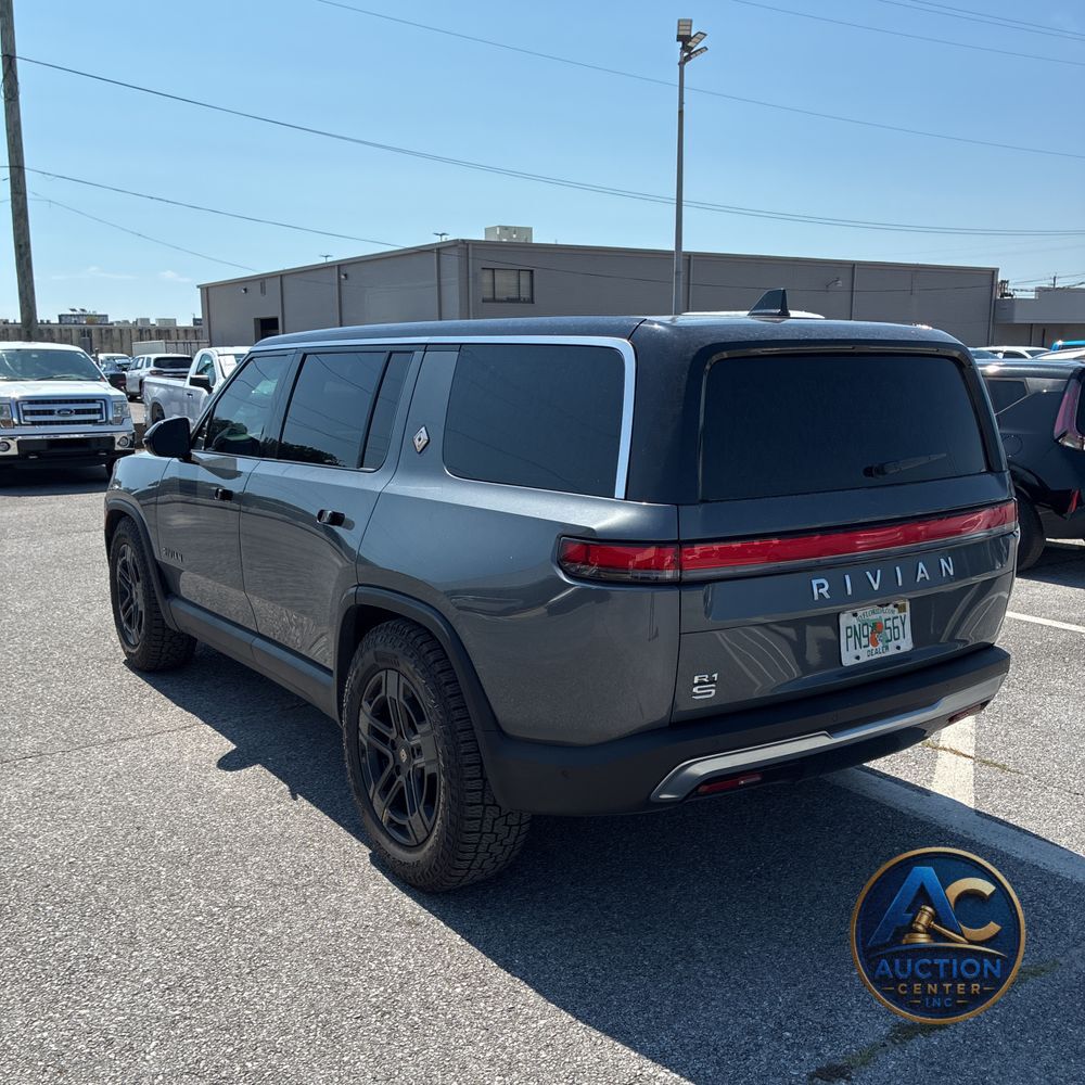 2025 Rivian R1S Adventure Dual-Motor