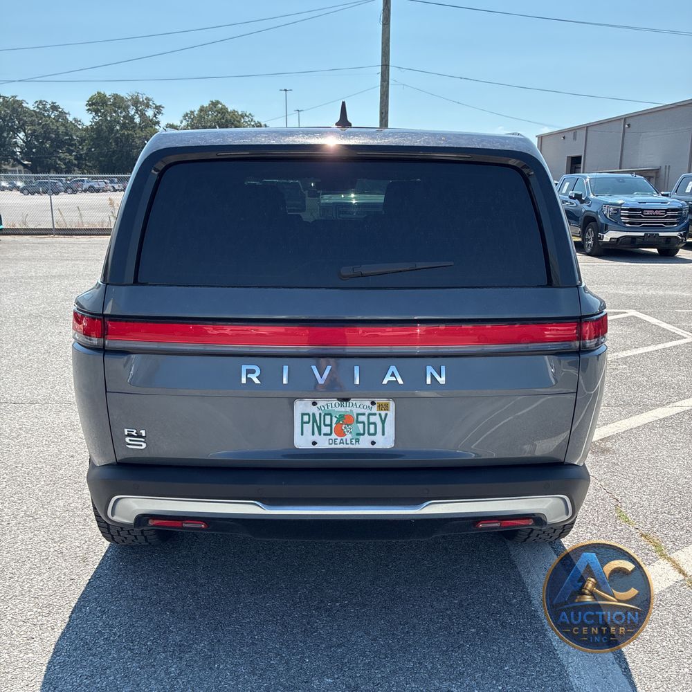 2025 Rivian R1S Adventure Dual-Motor