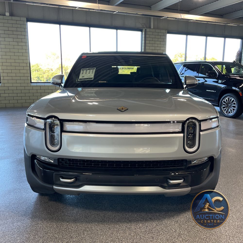2024 Rivian R1S Adventure Dual-Motor