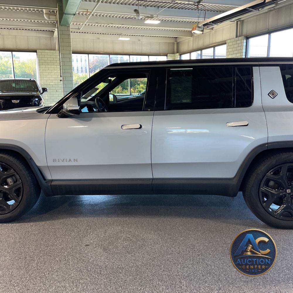 2024 Rivian R1S Adventure Dual-Motor