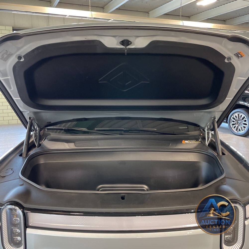 2024 Rivian R1S Adventure Dual-Motor