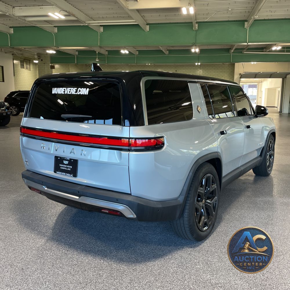 2024 Rivian R1S Adventure Dual-Motor