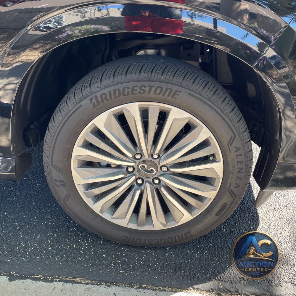 2025 INFINITI QX80 Luxe
