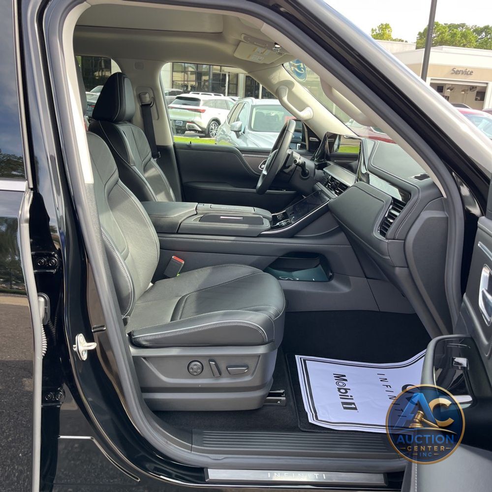 2025 INFINITI QX80 Luxe