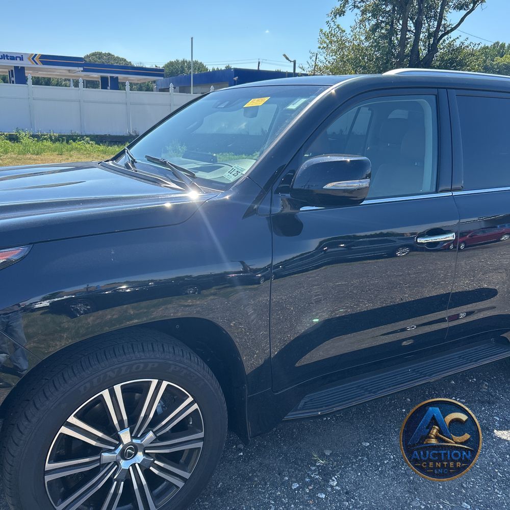 2021 Lexus LX 570 Three-Row