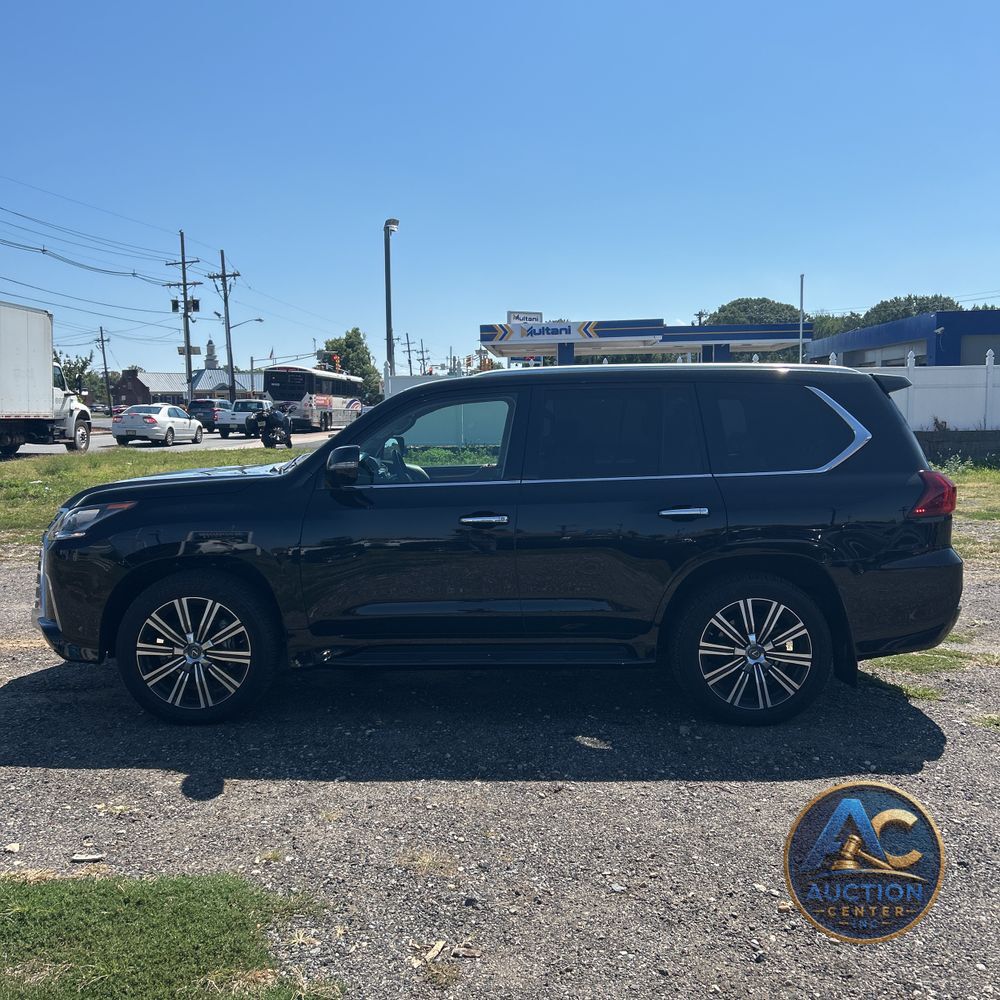 2021 Lexus LX 570 Three-Row