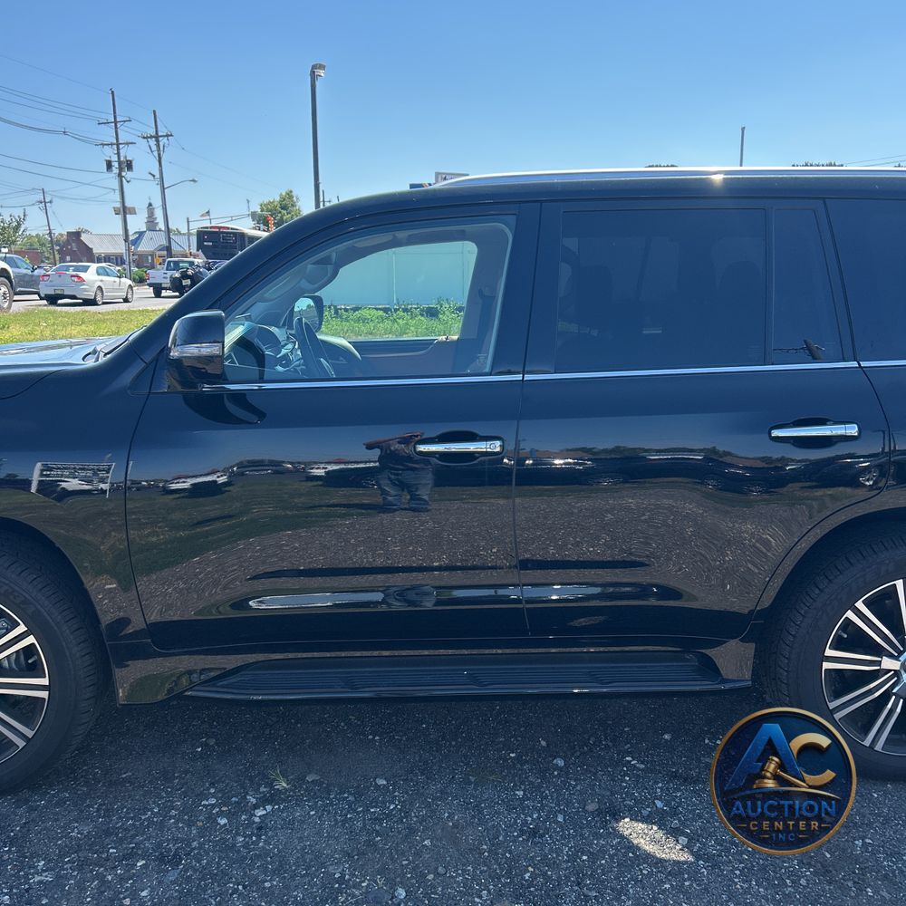 2021 Lexus LX 570 Three-Row